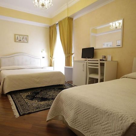 Hotel Vienna Ostenda E Ristorante Il Danubio ريميني المظهر الخارجي الصورة