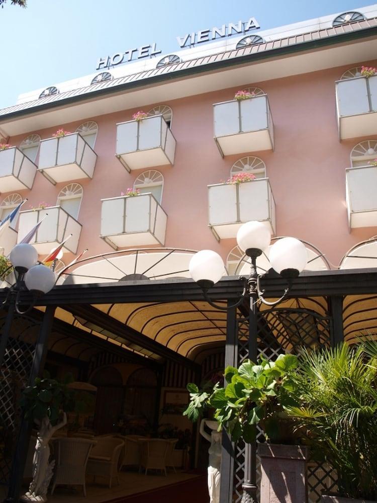 Hotel Vienna Ostenda E Ristorante Il Danubio ريميني المظهر الخارجي الصورة