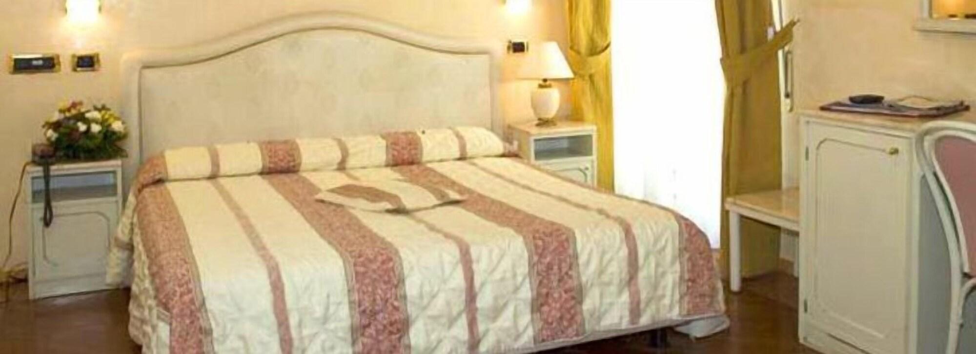 Hotel Vienna Ostenda E Ristorante Il Danubio ريميني المظهر الخارجي الصورة