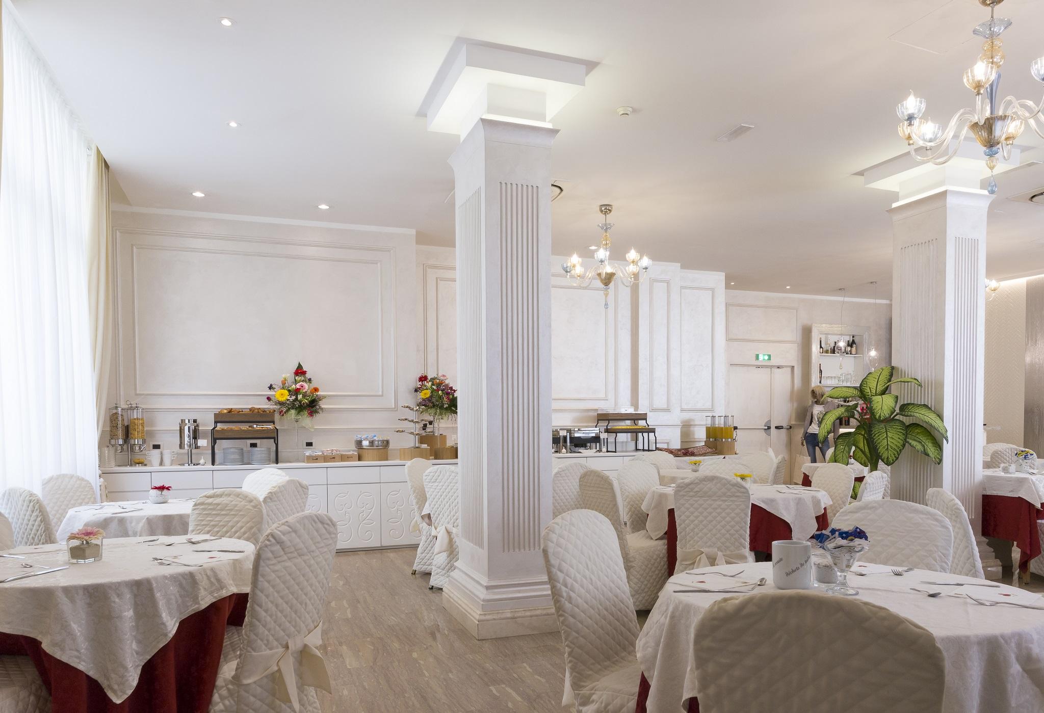 Hotel Vienna Ostenda E Ristorante Il Danubio ريميني المظهر الخارجي الصورة
