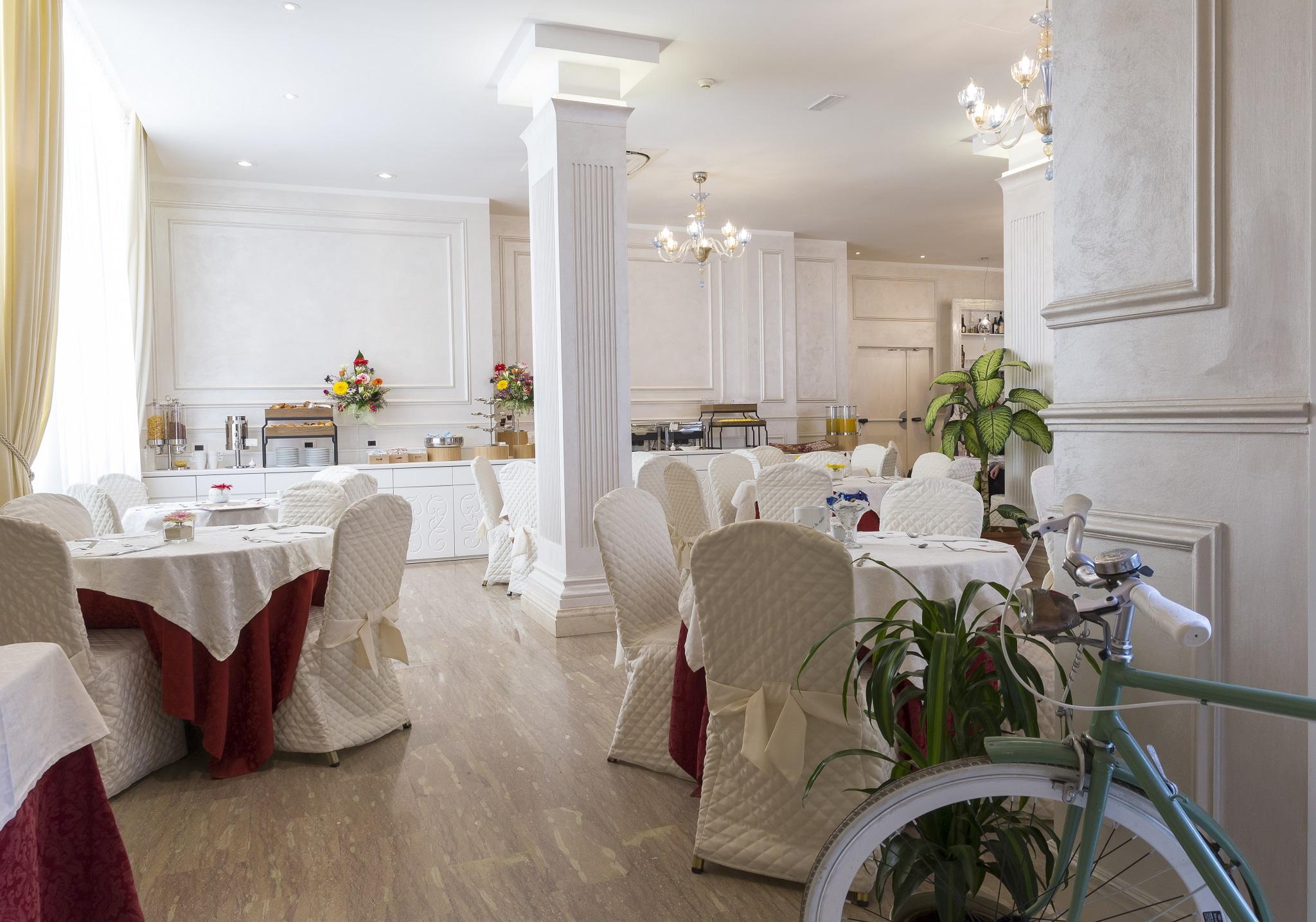 Hotel Vienna Ostenda E Ristorante Il Danubio ريميني المظهر الخارجي الصورة