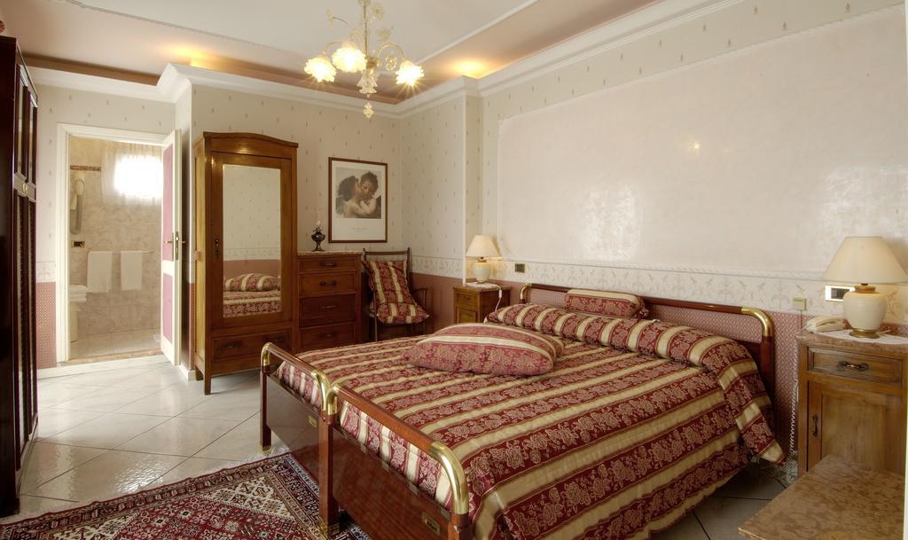 Hotel Vienna Ostenda E Ristorante Il Danubio ريميني المظهر الخارجي الصورة