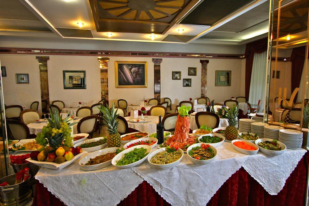 Hotel Vienna Ostenda E Ristorante Il Danubio ريميني المظهر الخارجي الصورة