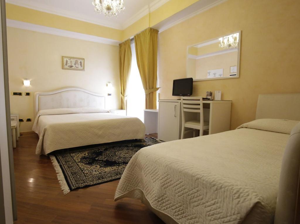 Hotel Vienna Ostenda E Ristorante Il Danubio ريميني المظهر الخارجي الصورة