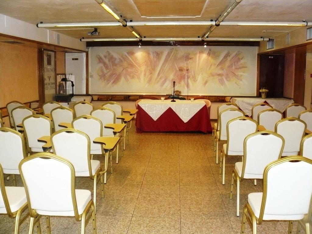 Hotel Vienna Ostenda E Ristorante Il Danubio ريميني المظهر الخارجي الصورة