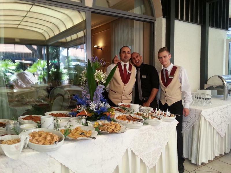 Hotel Vienna Ostenda E Ristorante Il Danubio ريميني المظهر الخارجي الصورة